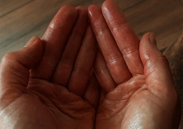 Les Rituels de Mana - Mains huilées